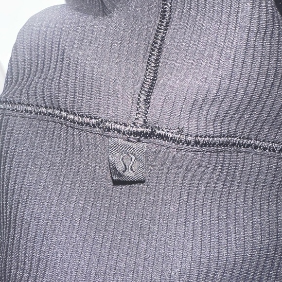 Lululemon Power Pivot Tank- Black size 4 - Picture 3 of 3